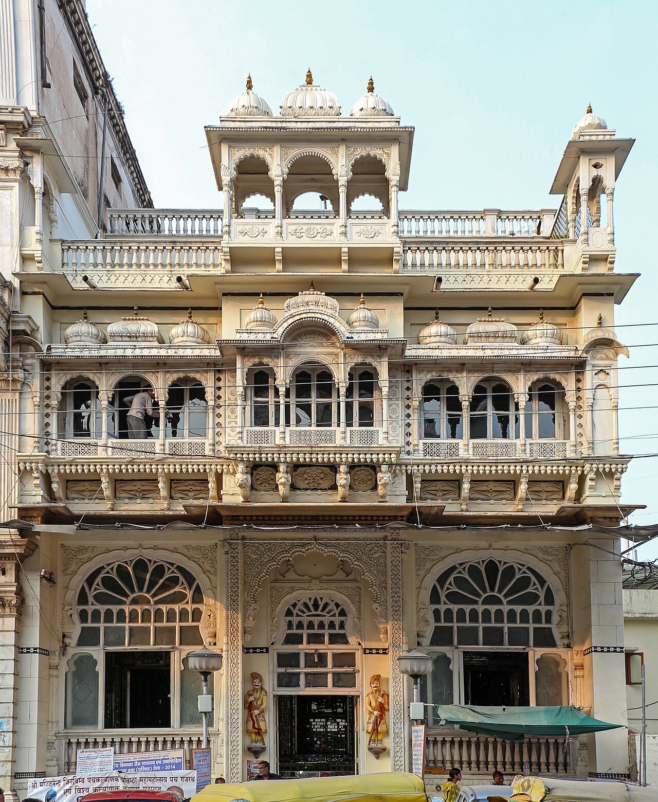 Kanch Mandir facade